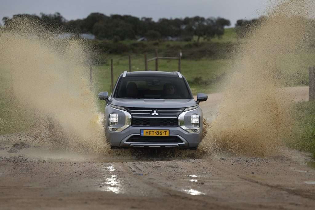 Mitsubishi New Outlander PHEV Moonstone Grey_2026 guado