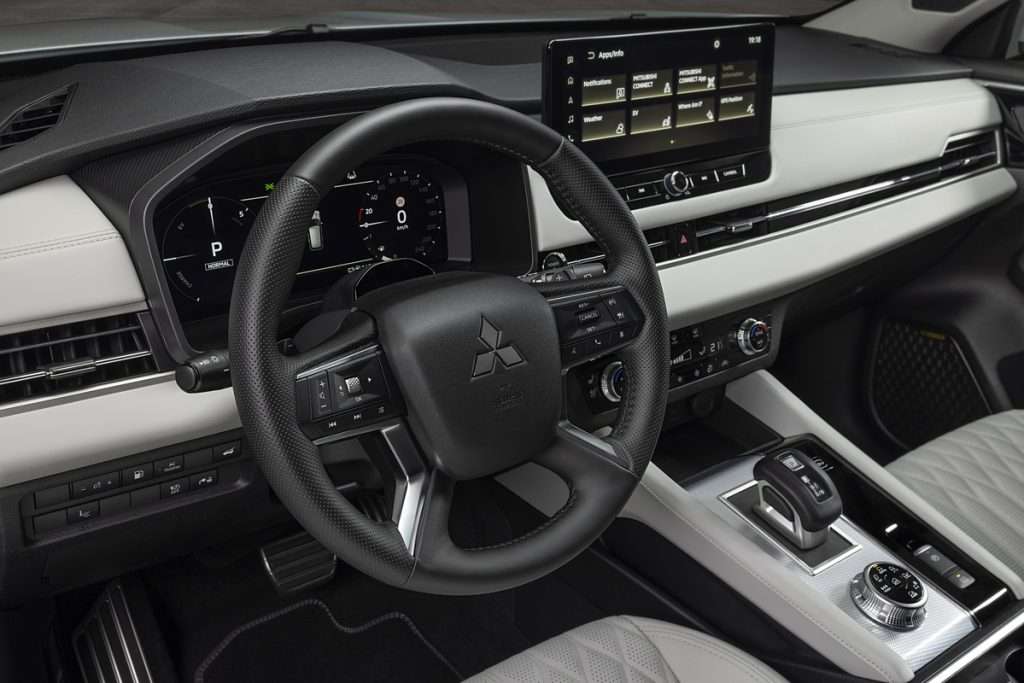 New Outlander PHEV White Diamond_2026 yamaha sound