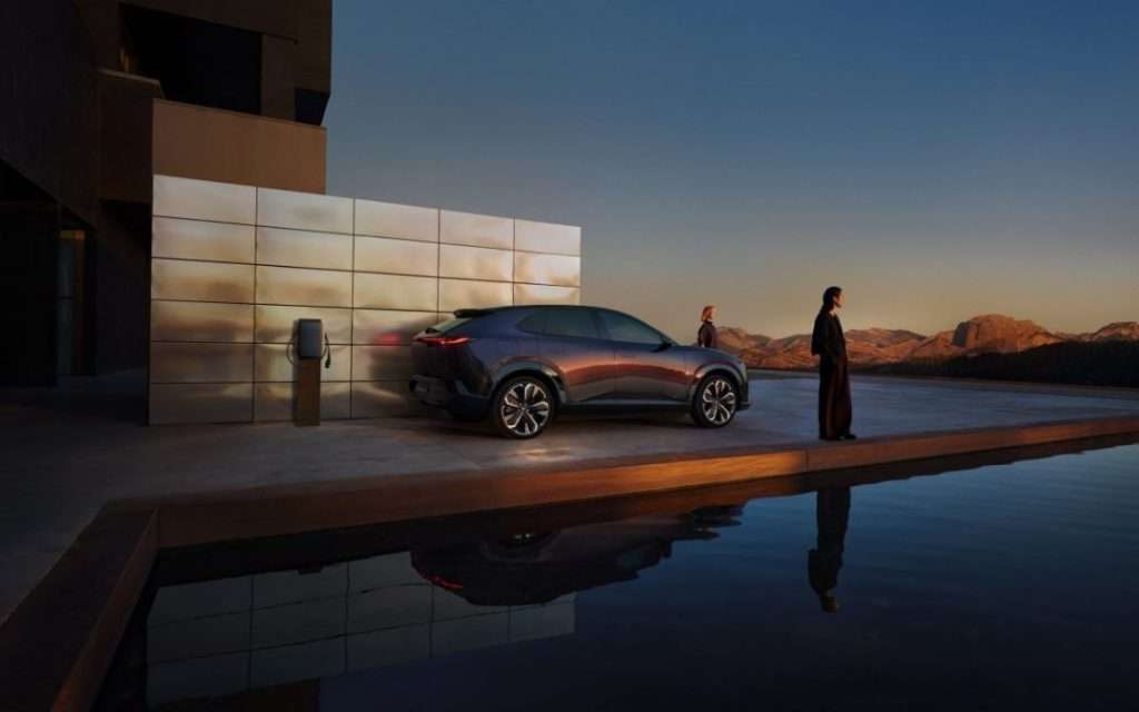 Nuova Mazda CX-6e debutto al MAXXI di Roma ambient