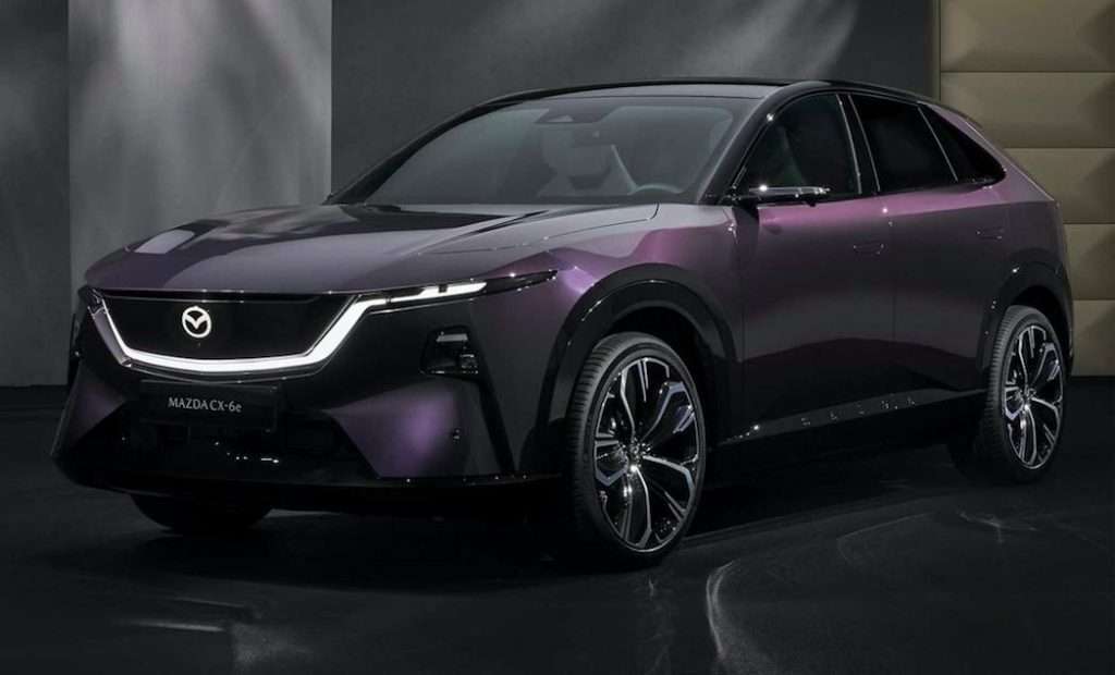 Nuova Mazda CX-6e debutto al MAXXI di Roma statica