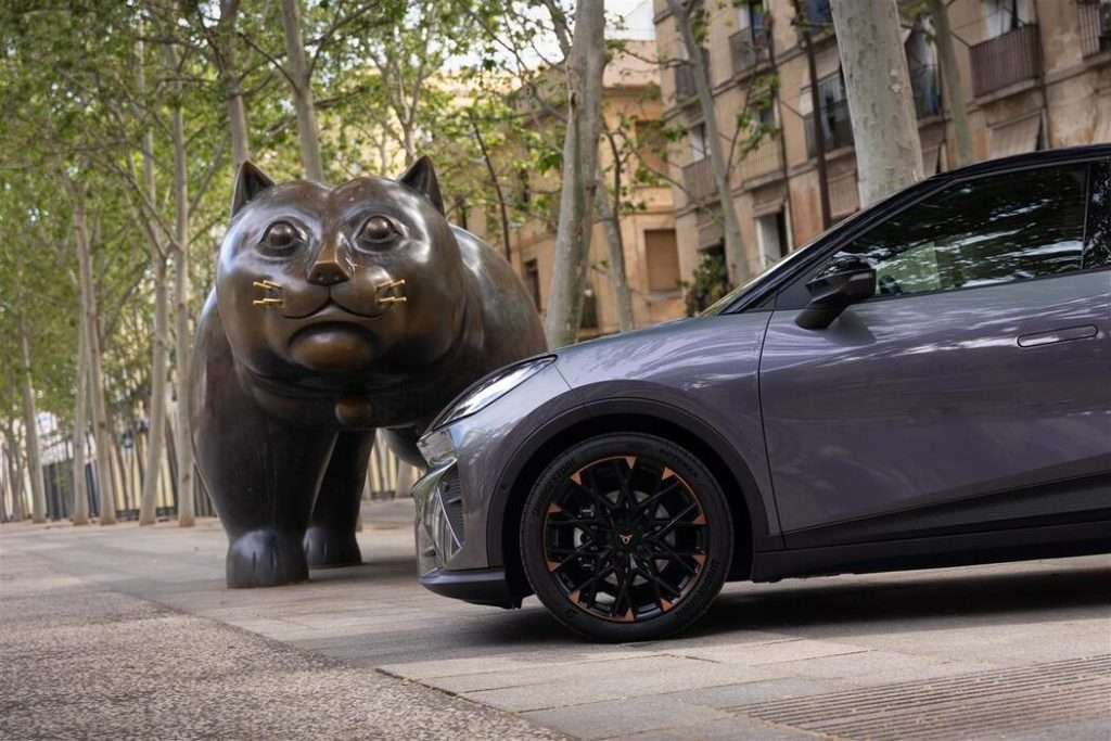 CUPRA Raval Edge Plus prezzo e caratteristiche 2026 ambient