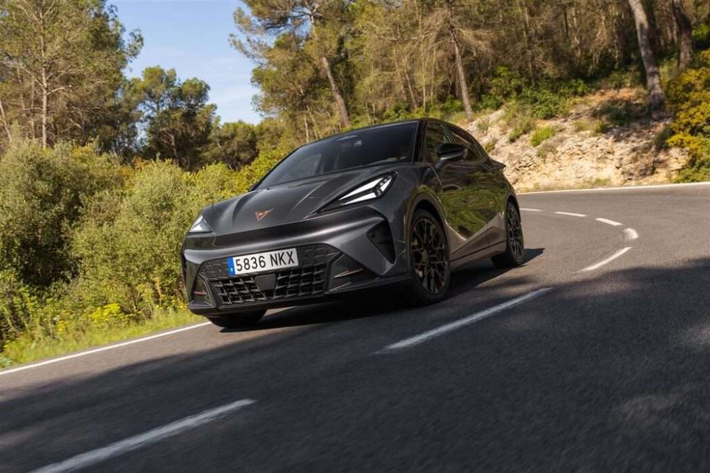CUPRA Raval prezzo CUPRA Raval Edge Plus prezzo e caratteristiche dinamica