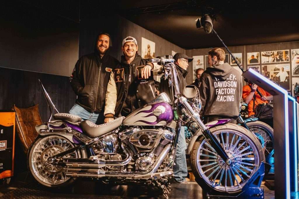 HARLEY-DAVIDSON ANNOUNCES WINNER OF THE 2026 CREATORS CUSTOM CLASH ITA moto profilo con gente