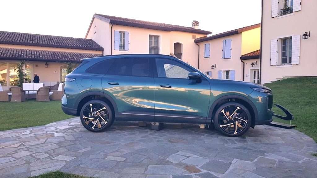 LEPAS L8 test drive 2026 side ambient