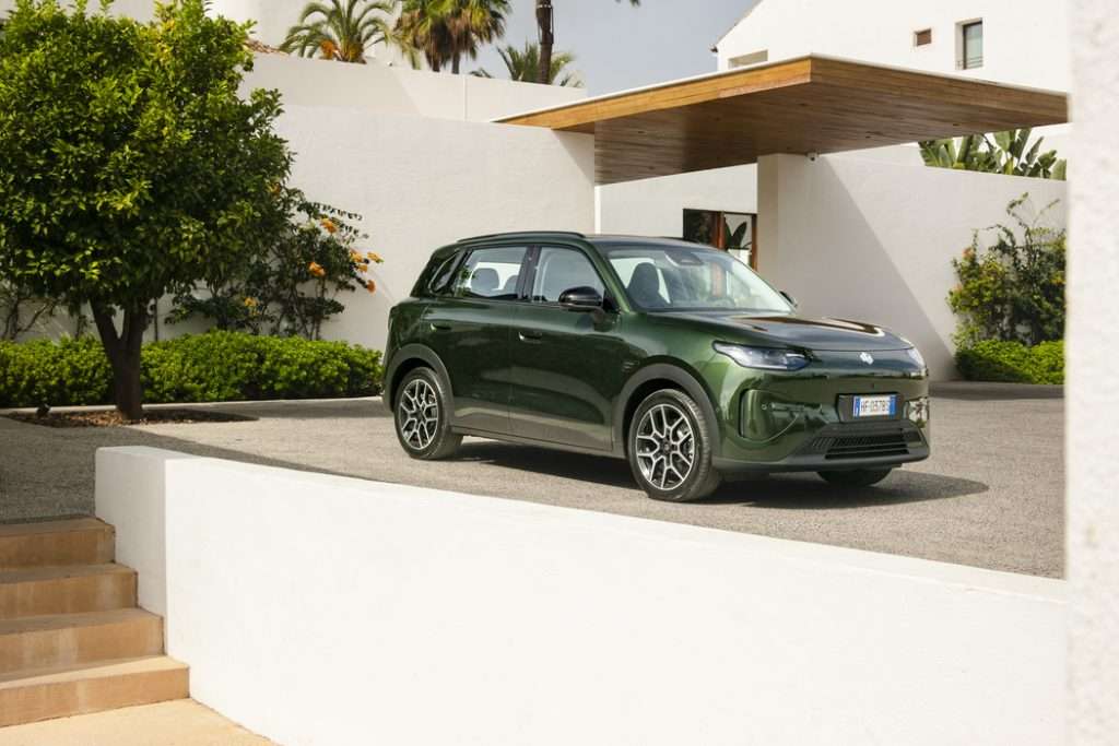 Stellantis al Salone Auto Torino 2026 Leapmotor B03X 2026 ambient