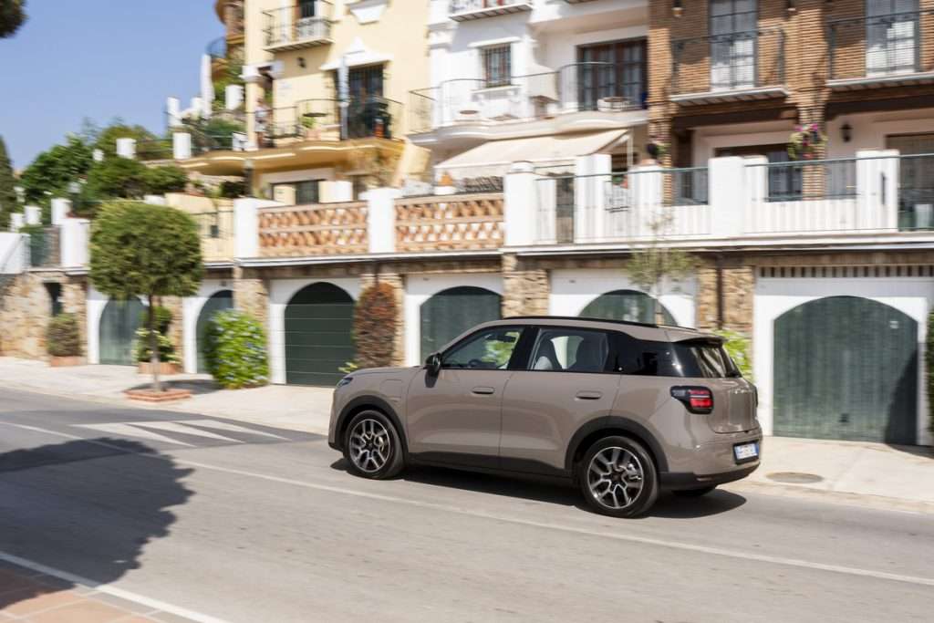 Leapmotor B03X  prova su strada 2026 ambient rear