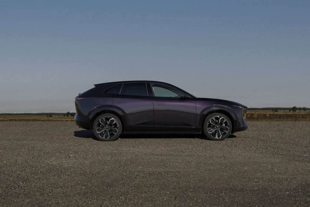 Mazda CX-6e profilo