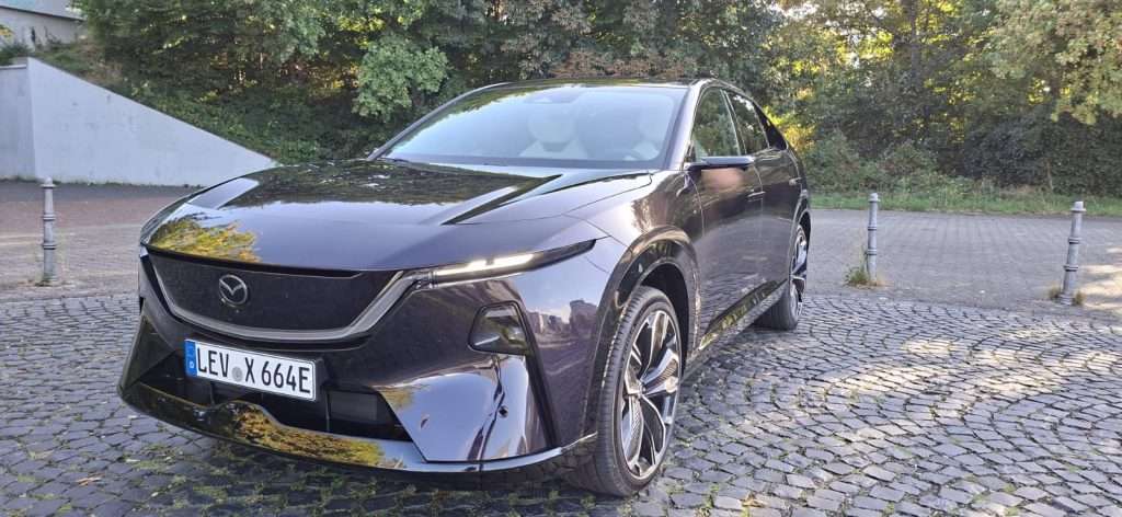 Mazda CX-6e statica frontale