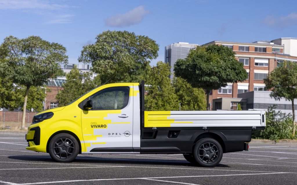 Opel Vivaro pianale cabinato 2.2 diesel 2026 IAA rear