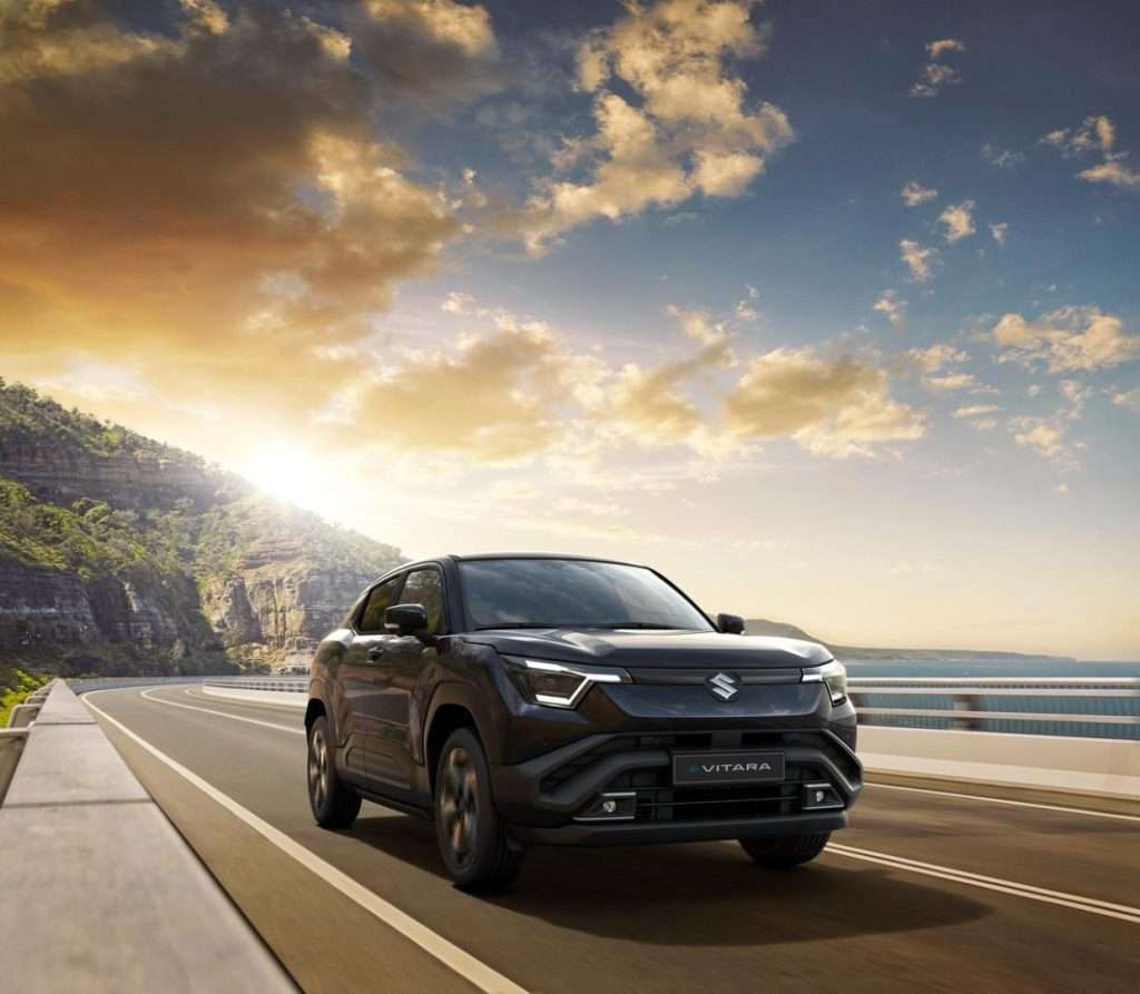 Suzuki Across Plug-in Hybrid dinamica tramonto