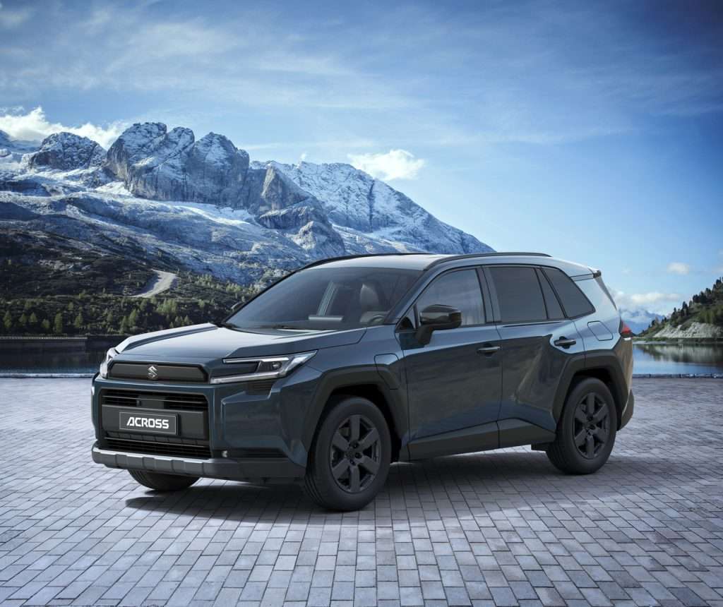 Suzuki Across Plug-in Hybrid statica montagne