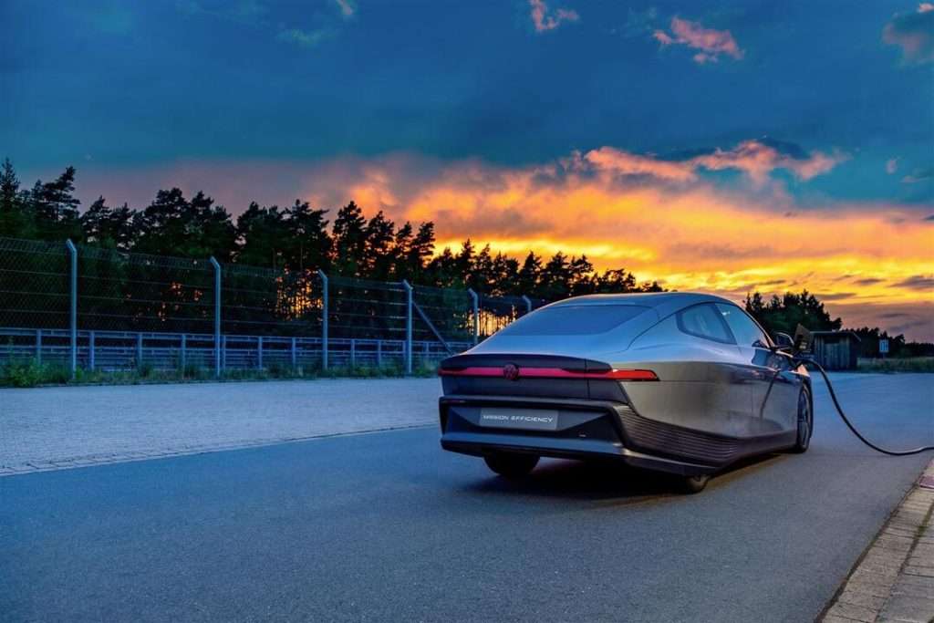 Volkswagen Mission Efficiency ricarica tramonto