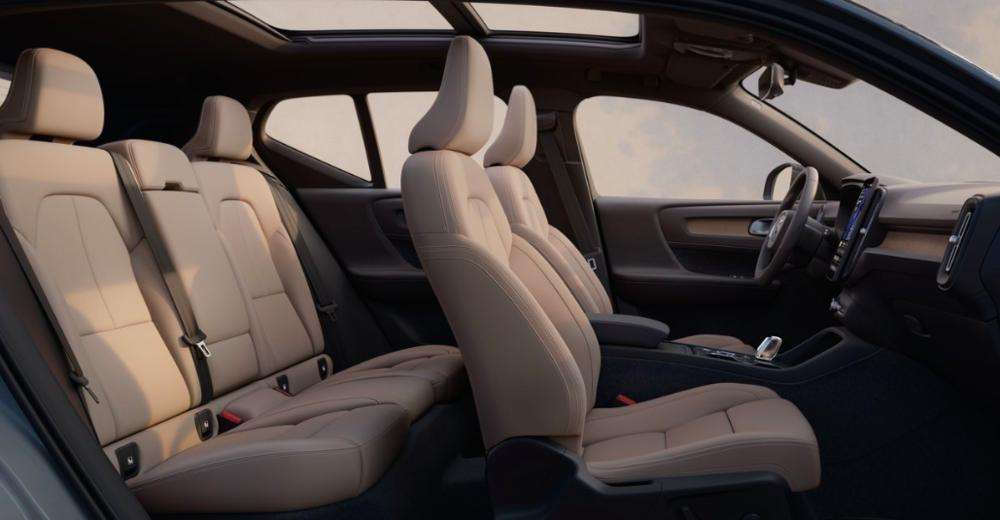 Volvo XC40 2027 interni