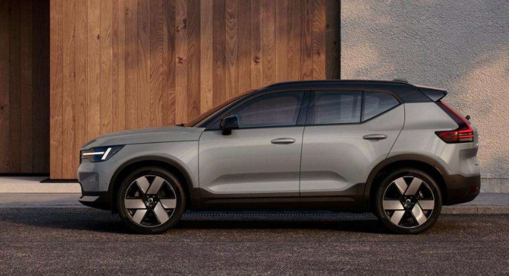 Volvo XC40 2027 statica side