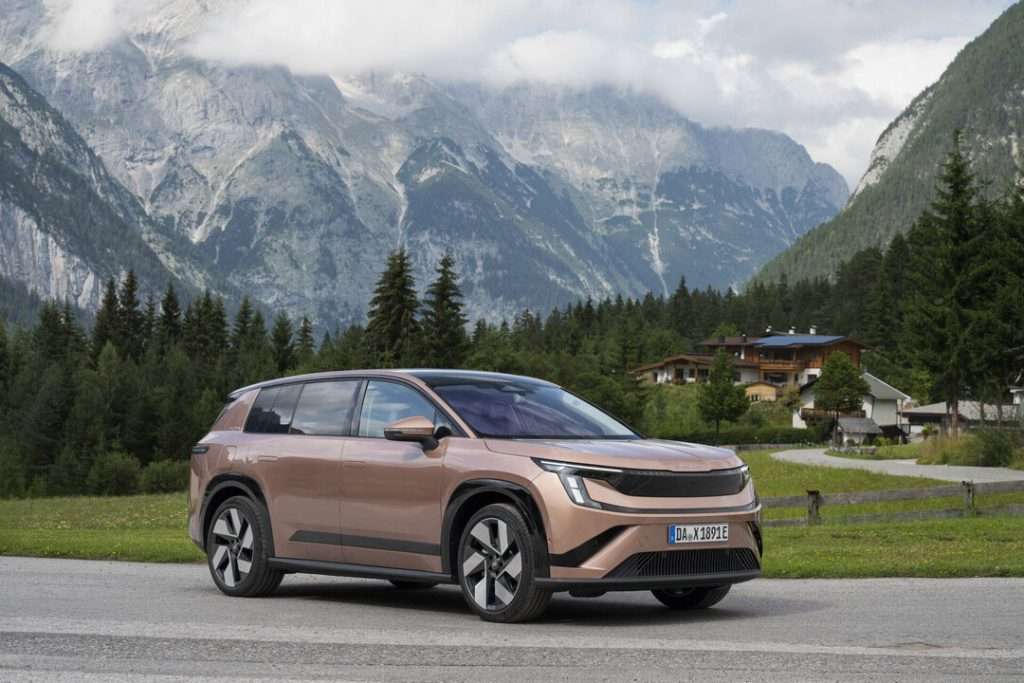 skoda_peaq statica sfondo montagne