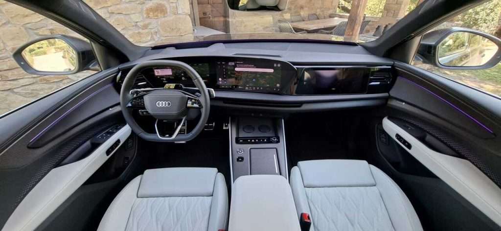 Audi Q7 interni e plancia