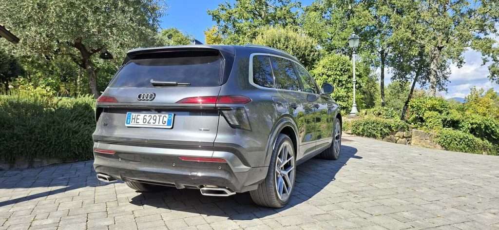 Audi Q7 statica retro