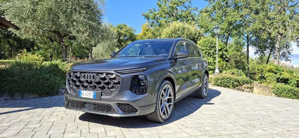 Audi Q7 statica trequarti anteriore