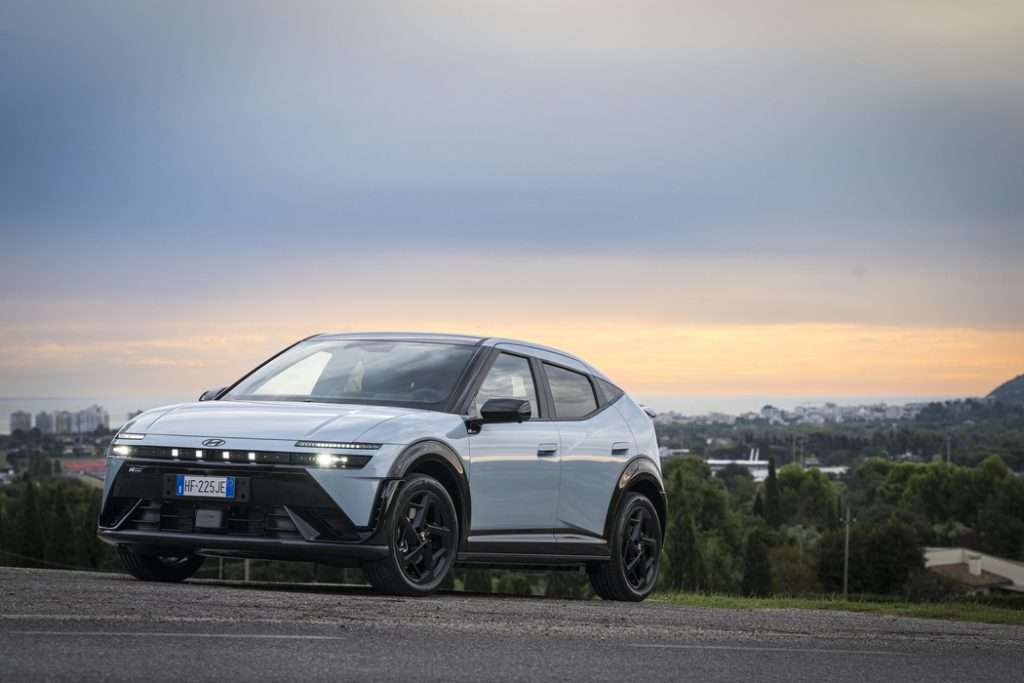 Hyundai IONIQ 3 prova su strada 2026 statica front